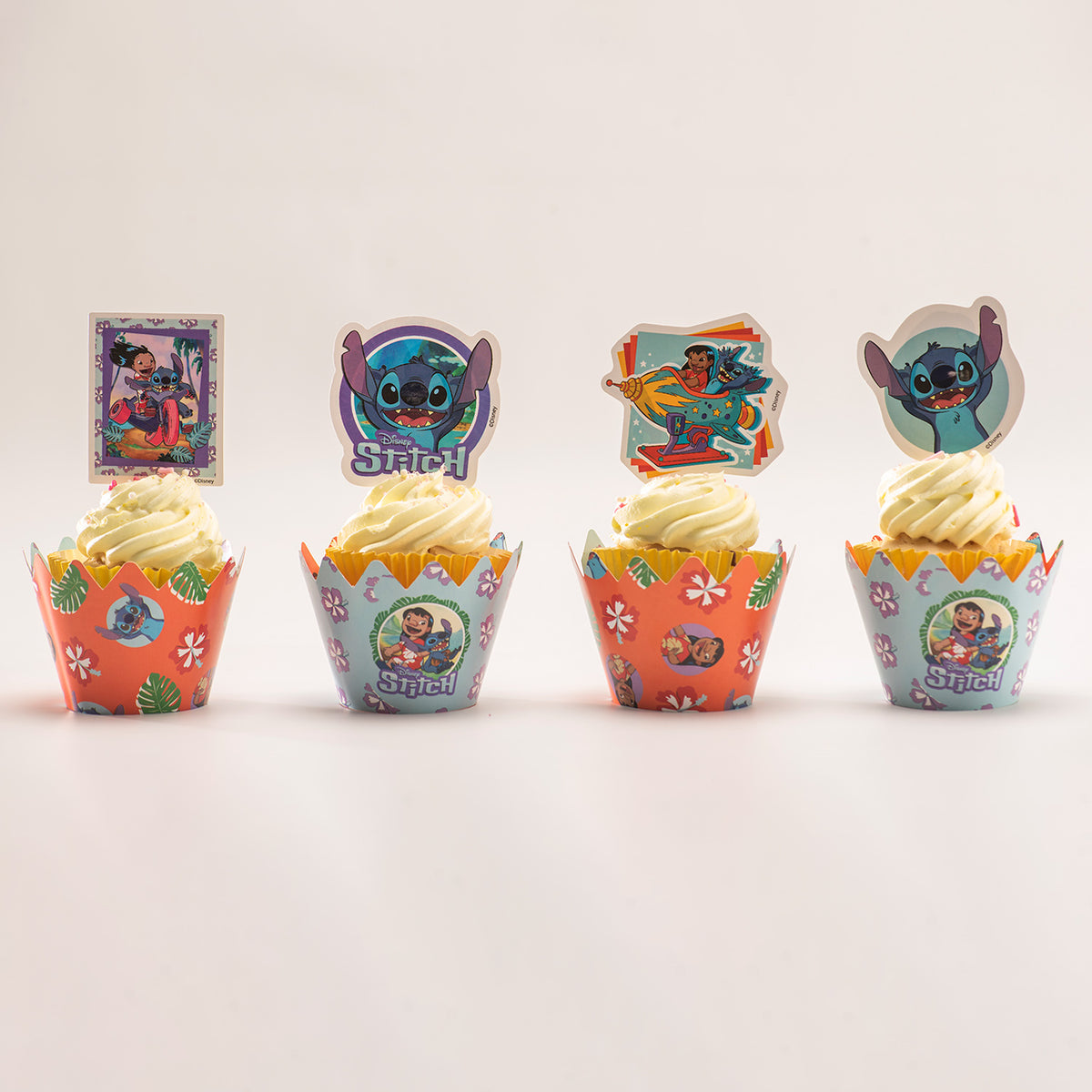CAPSULAS CUPCAKE CON TOPPERS STITCH 12 UNIDADES