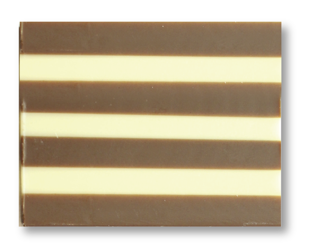 RECTANGLE RAYÉ CHOCOLAT NOIR ET BLANC 25 x 40 mm
