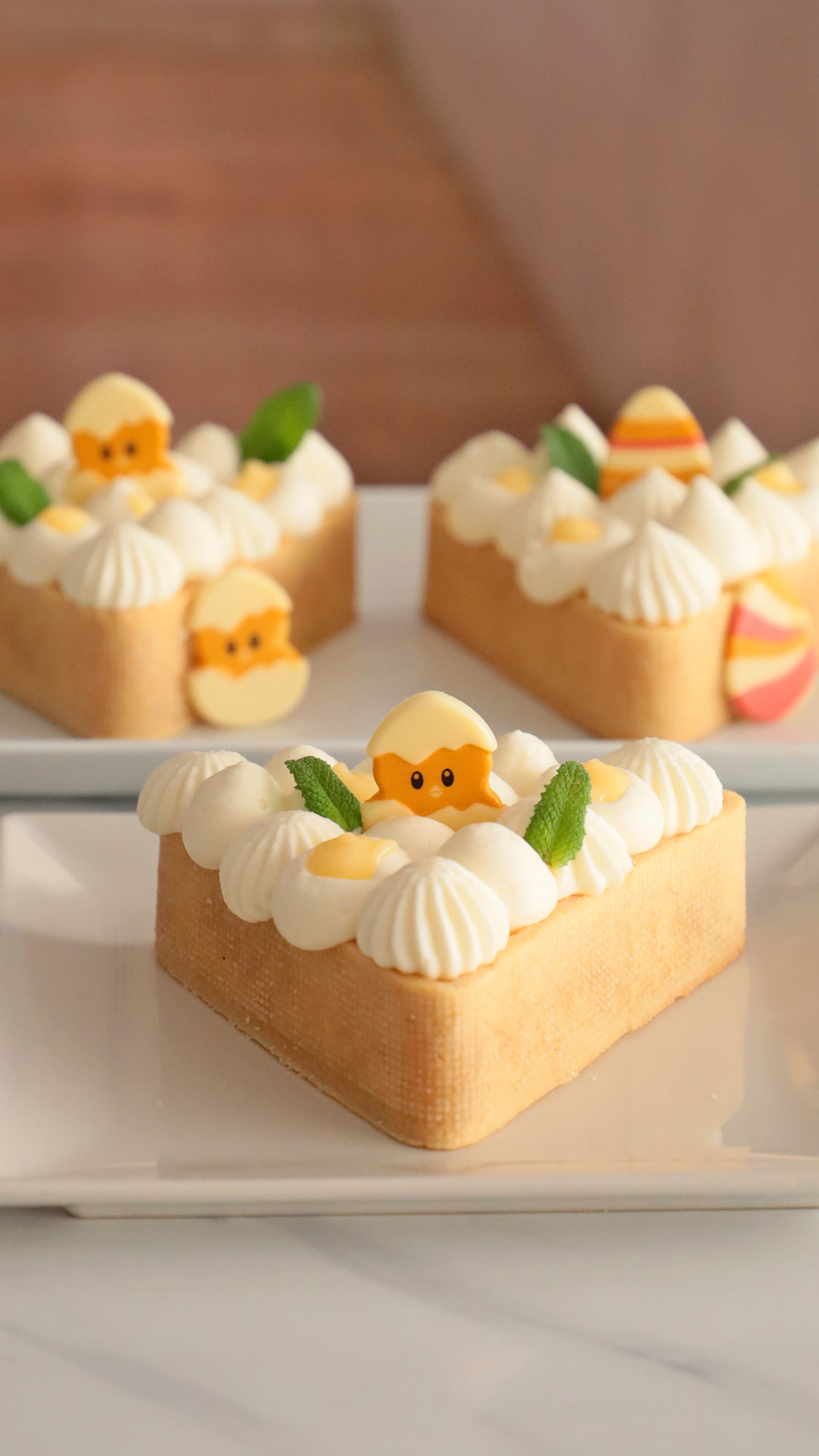 ASSORTED WHITE CHOCOLATE FANTASY EGGS 35X26MM