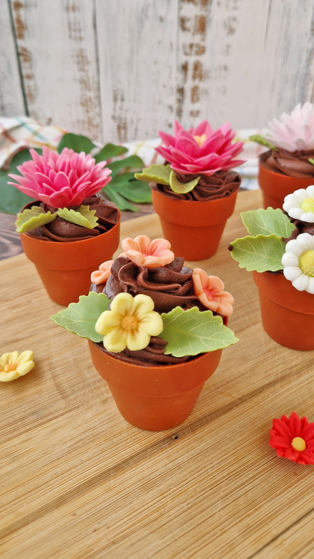 CAJA DE 15 FLORES DE LOTO DE OBLEA 3 COLORES Ø 7CM