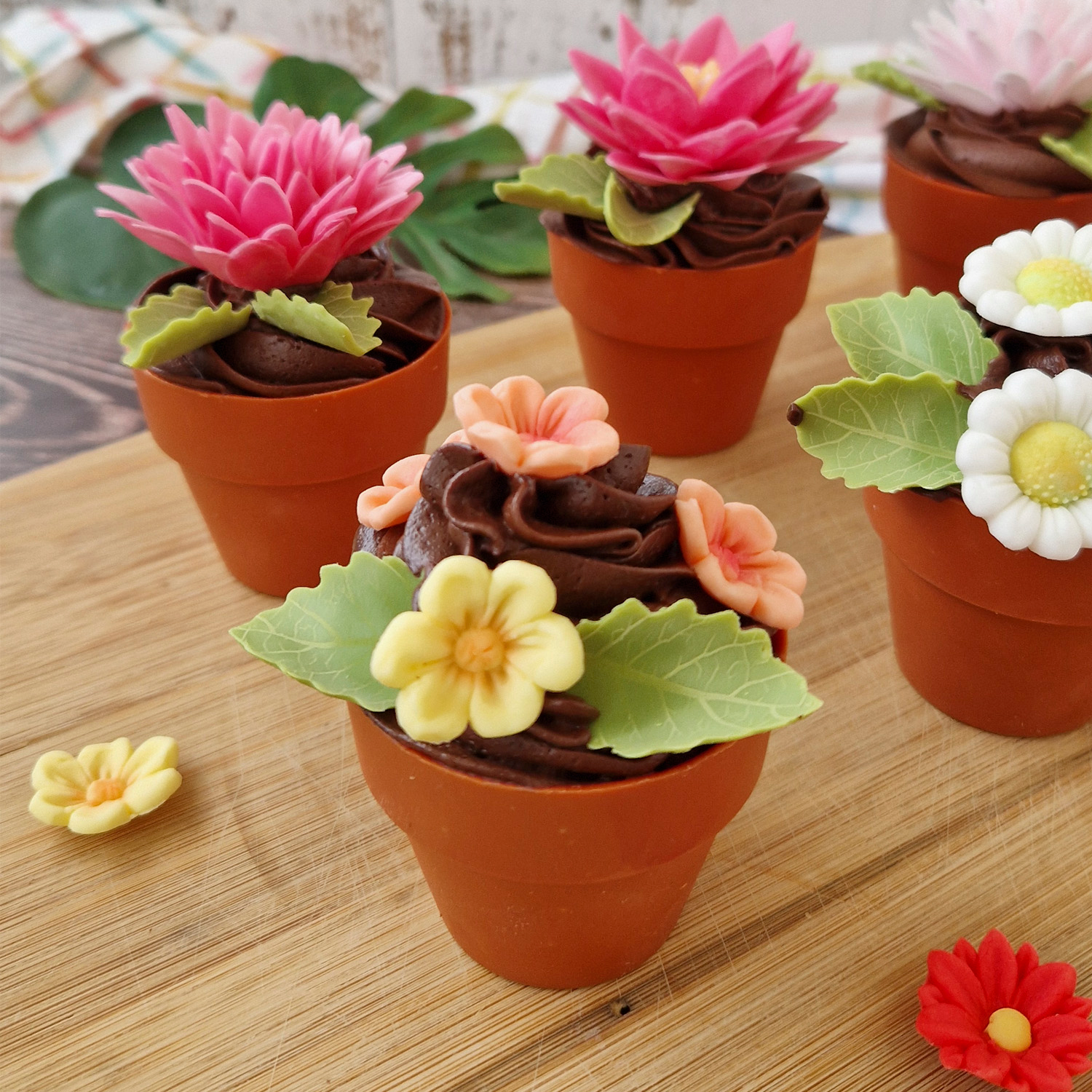 CAJA DE 15 FLORES DE LOTO DE OBLEA 3 COLORES Ø 7CM