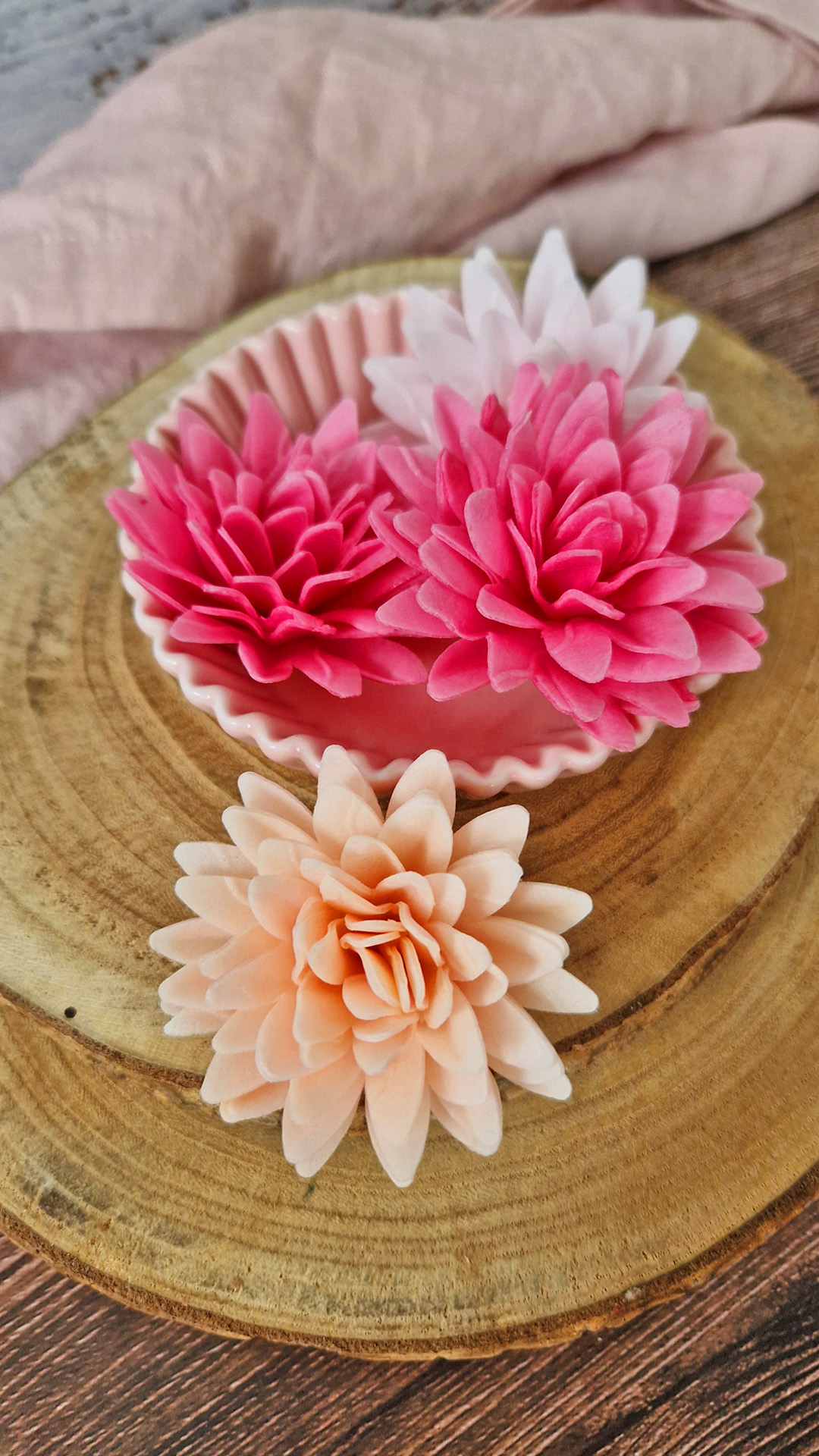 CAJA DE 18 FLORES DE OBLEA COLORES SURTIDOS Ø 5,5CM