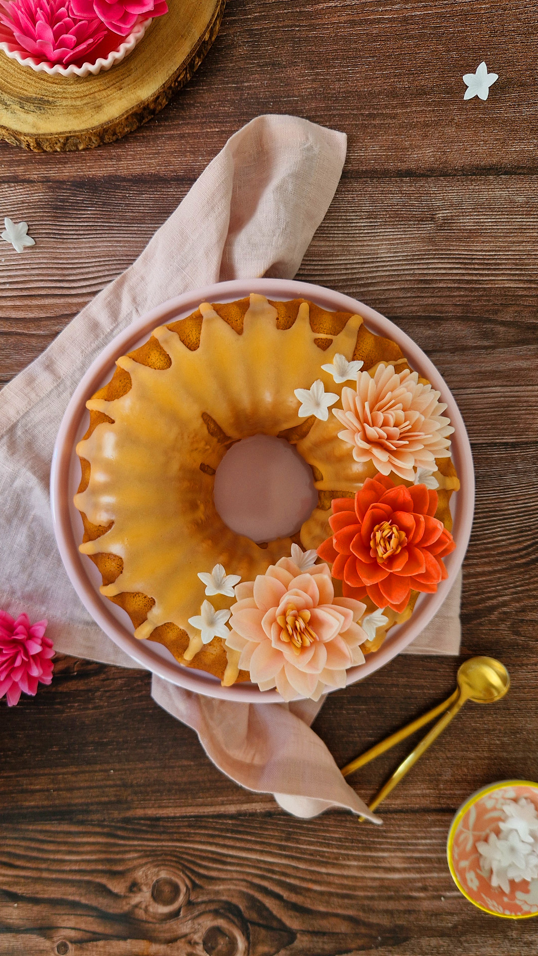 CAJA DE 18 FLORES DE OBLEA COLORES SURTIDOS Ø 5,5CM