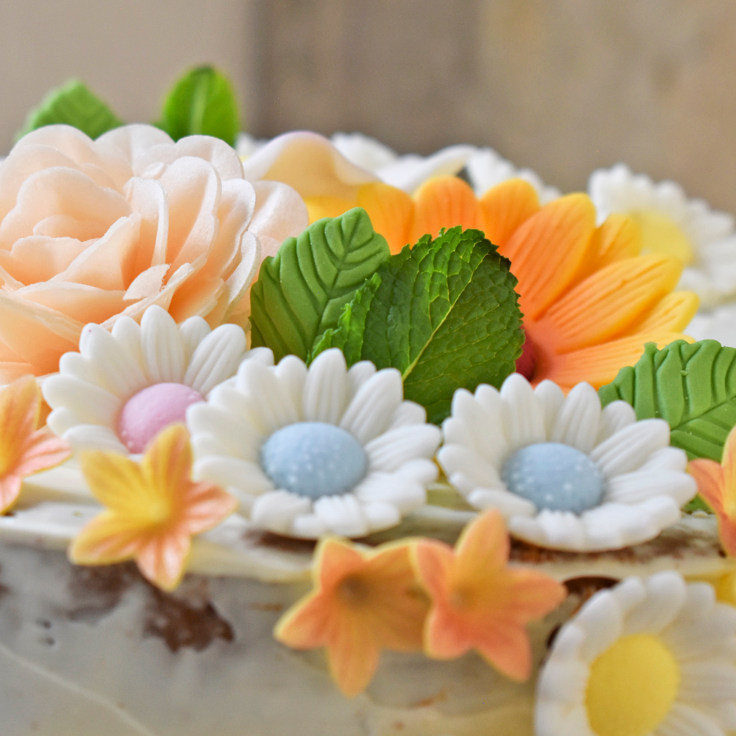 DÉCORATION EN SUCRE FEUILLE VERT OLIVE 3,7CM