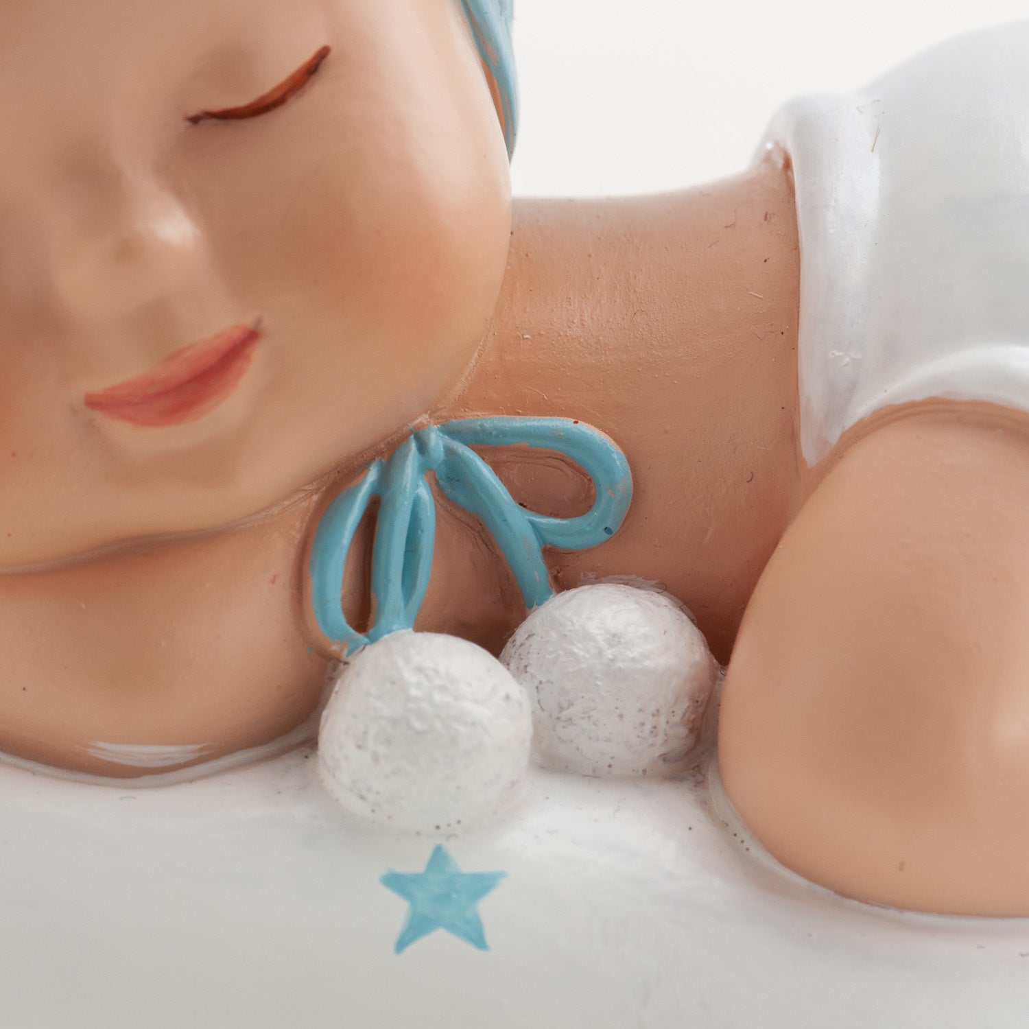 BATTESIMO BAMBINO ADDORMENTATA POMPON 10 X 6 X 7 CM
