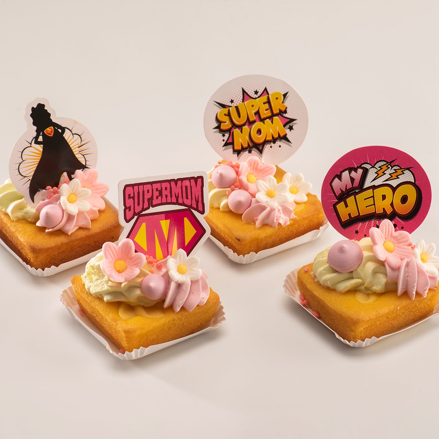 CAKE TOPPERS EN PAPIER SUPERMOM 4 MODÈLES 8 UNITÉS