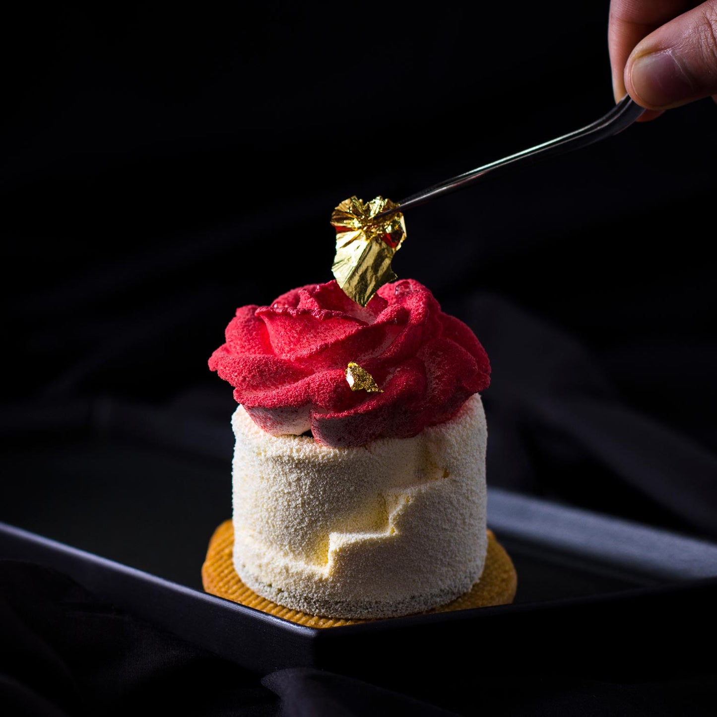 12 FEUILLES D'OR 5X5 CM