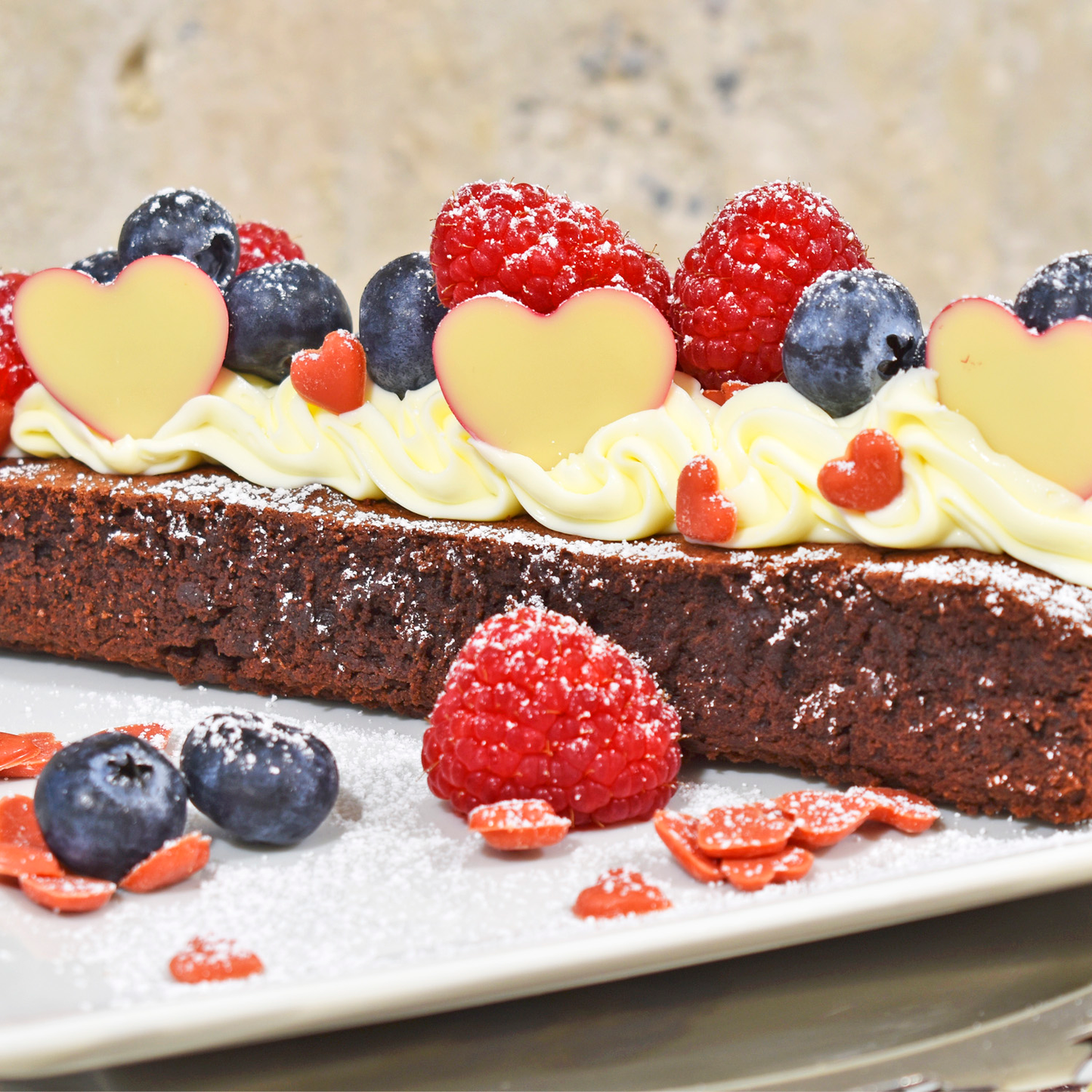 RED HEART 2D BLACK CHOCOLATE 30X27MM