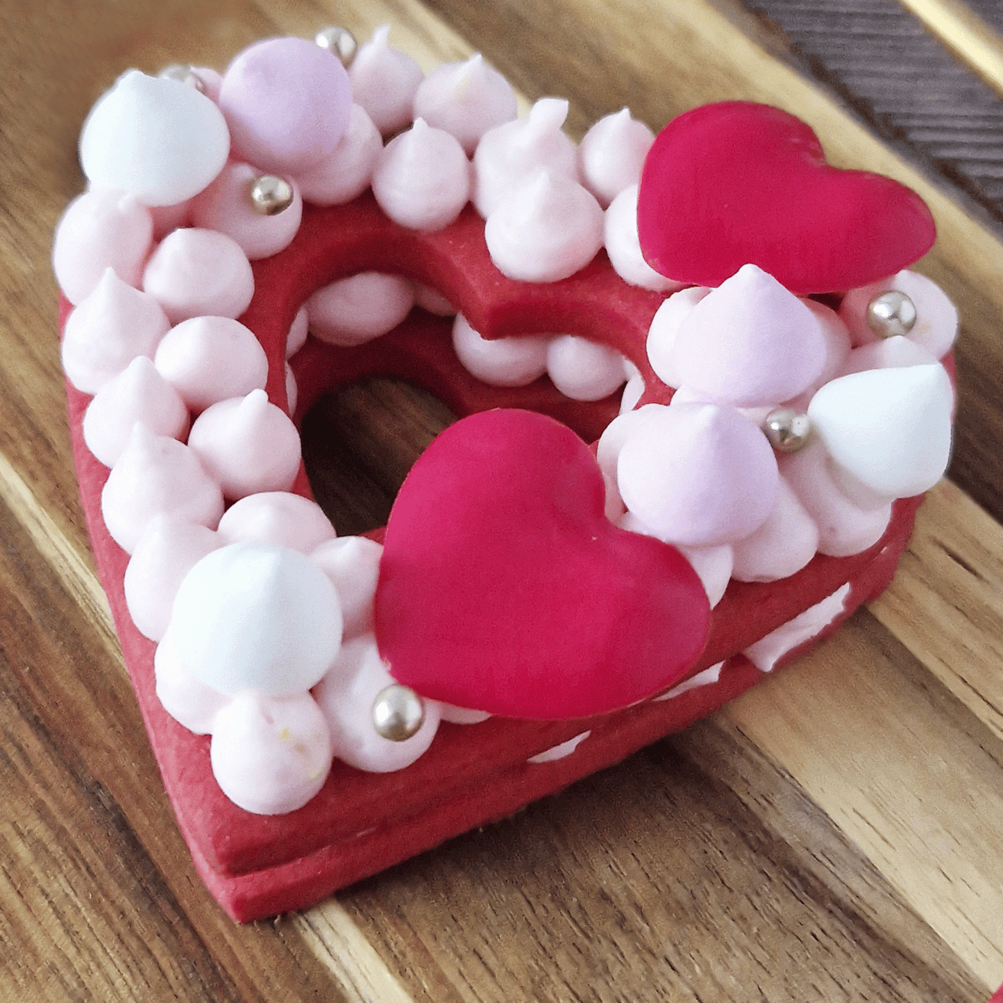CUORI ROSSI 2D CIOCCOLATO NERO 30X27MM
