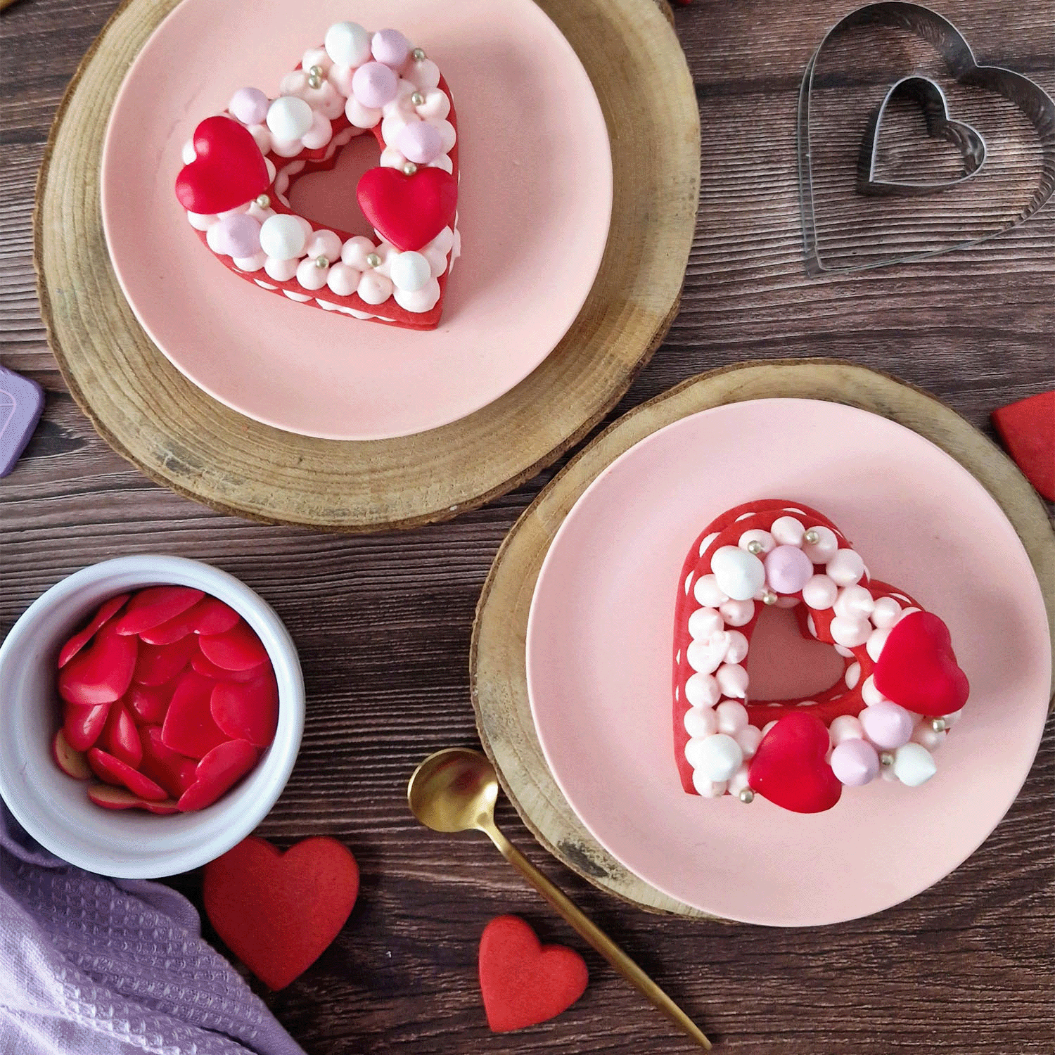 RED HEART 2D BLACK CHOCOLATE 30X27MM