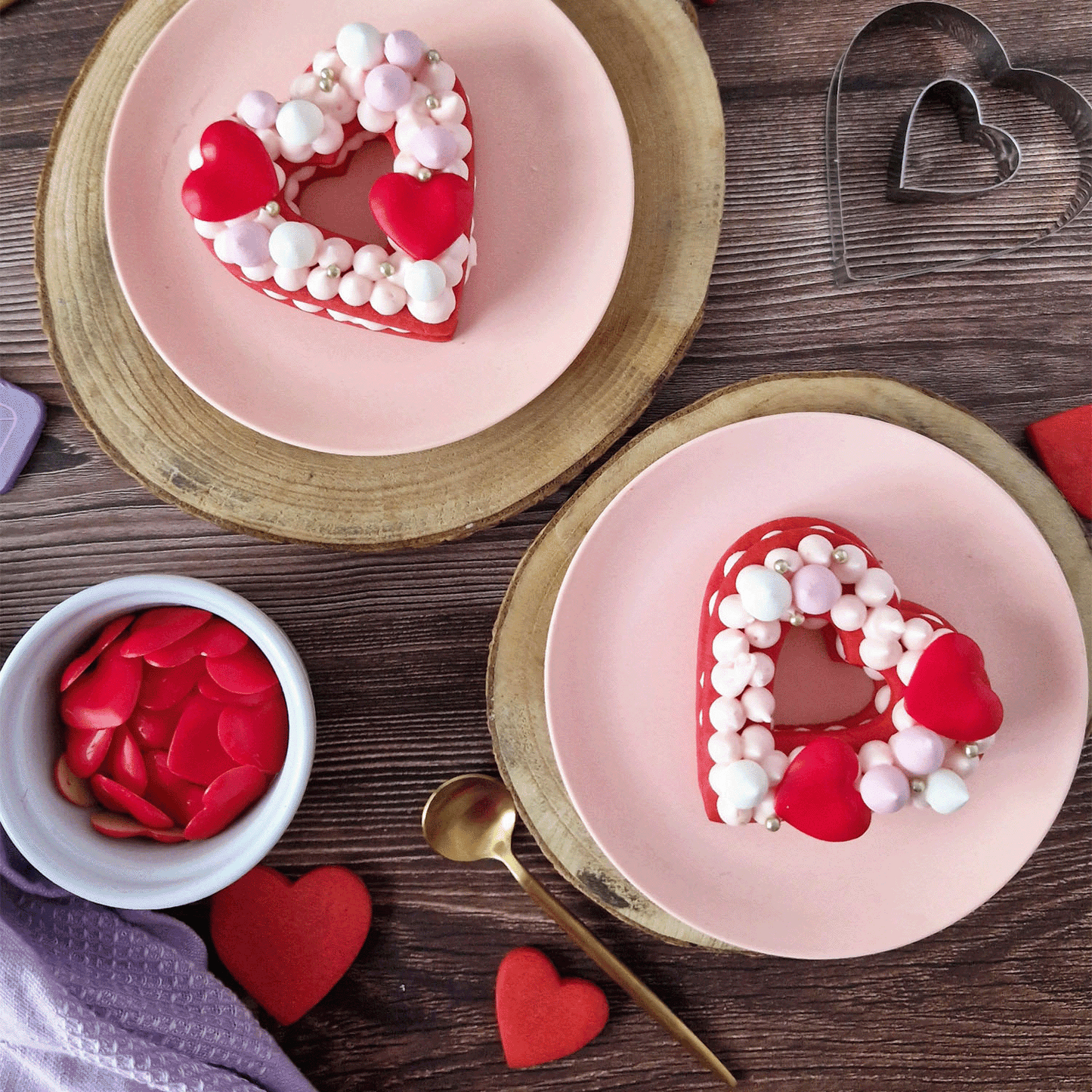 RED HEART 2D BLACK CHOCOLATE 30X27MM