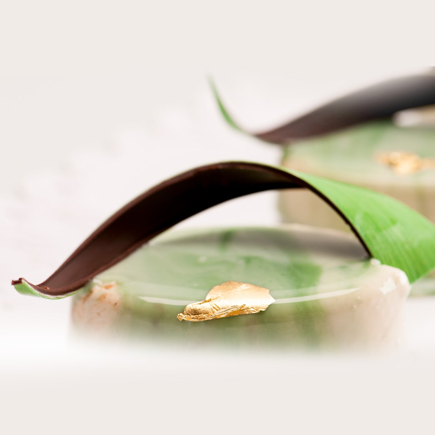 GREEN TWISTER DARK CHOCOLATE 8.4X3CM