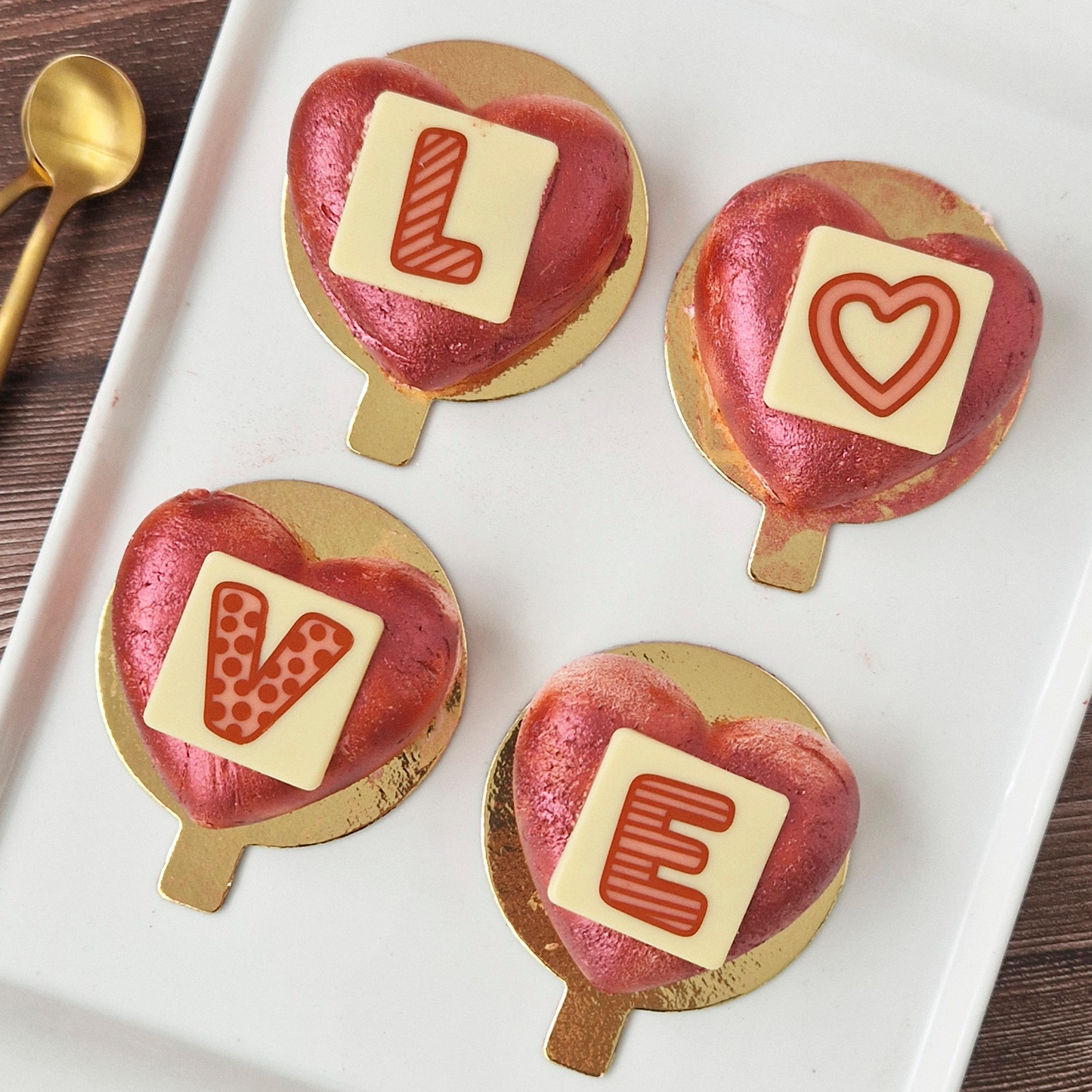 ASSORTIMENT D'ASSIETTES CARRÉES SV CHOCO WHITE LOVE 39X39MM