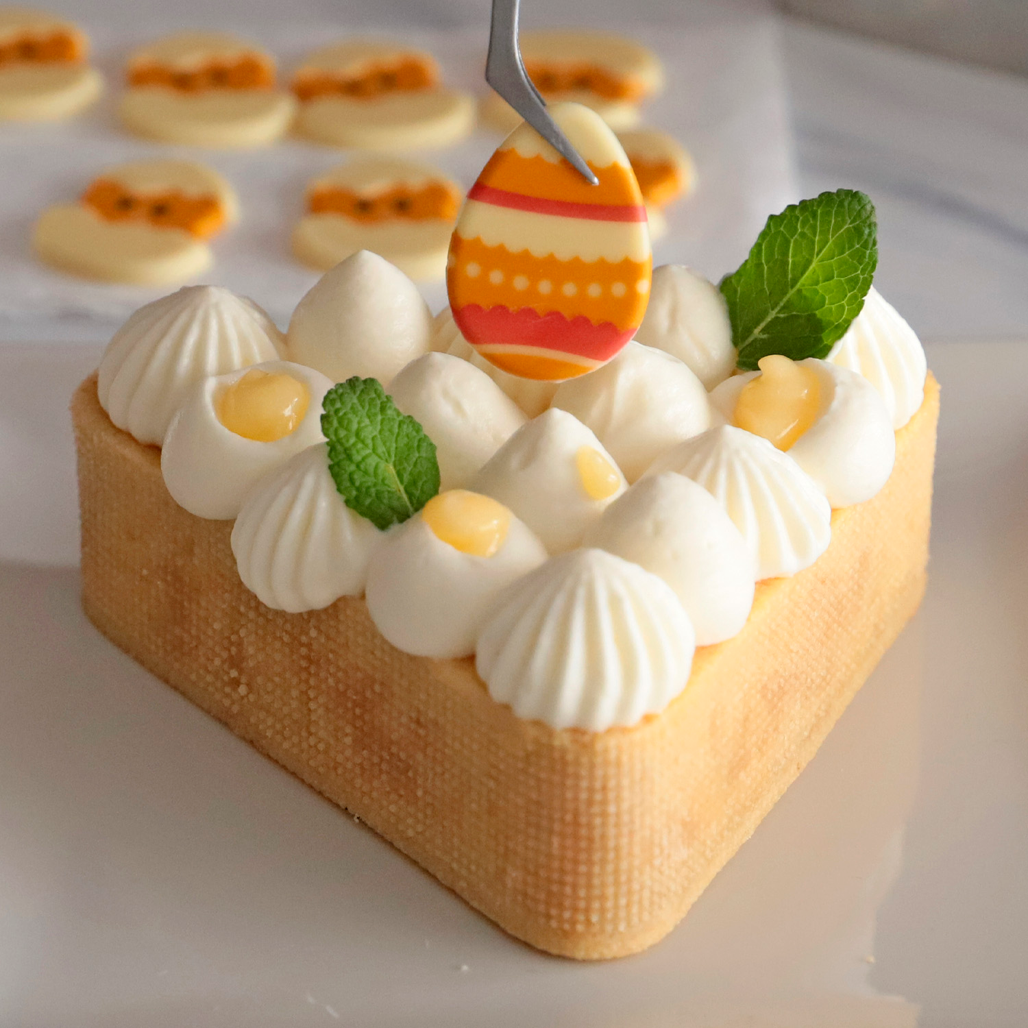 OVOS DE FANTASIA DE CHOCOLATE BRANCO SORTIDO 35X26MM