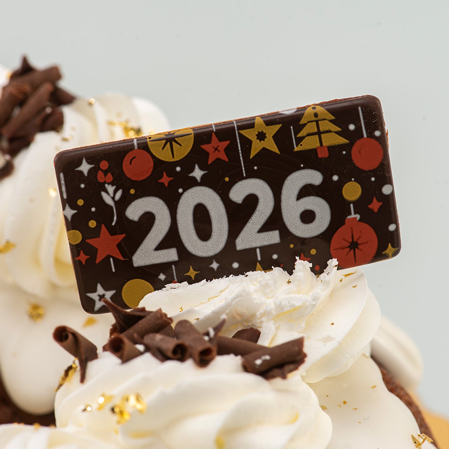 DECORACION CHOCOLATE PLACA 2026 - 60 UNIDADES