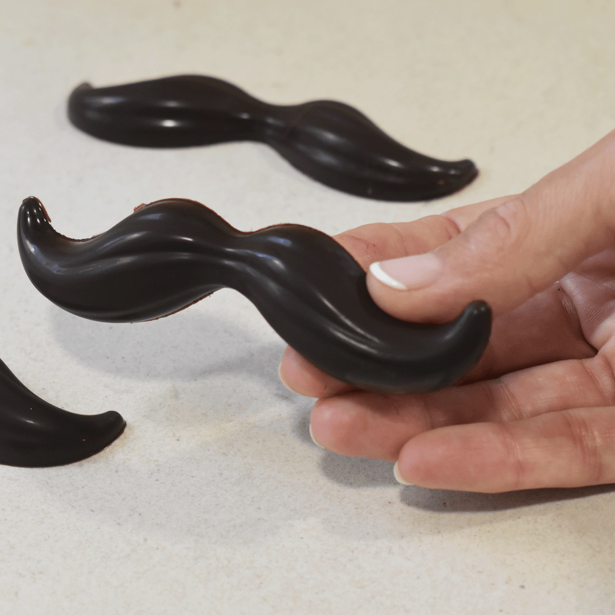 KIT 2 MOLDES EM PLÁSTICO TERMOFORMADO BIGODE E ÓCULOS  | 8U